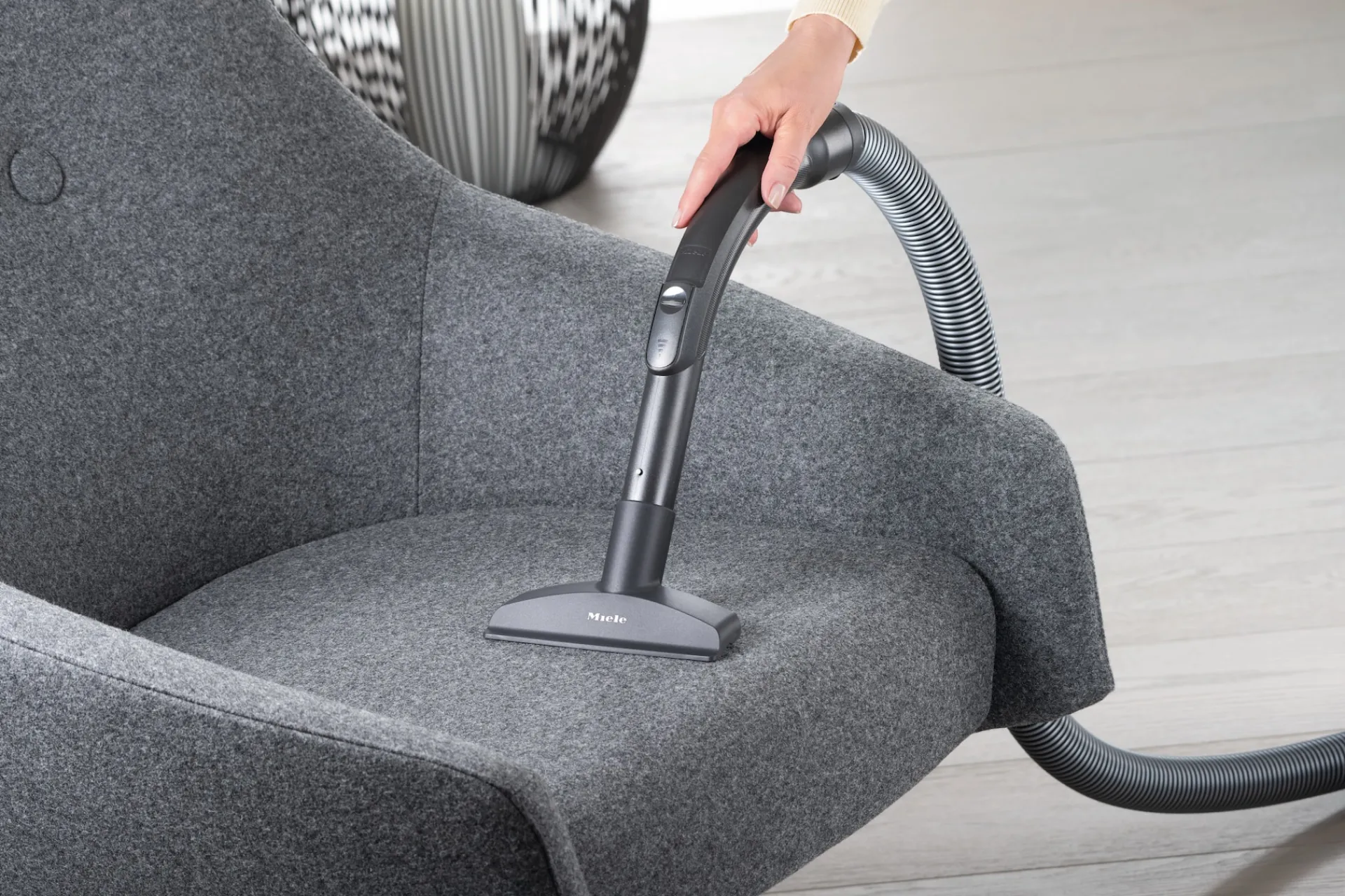 bocchetta_per_poltrone_la_1.webp Miele Accessori Speciali E Kit | Bocchetta per poltrone larga