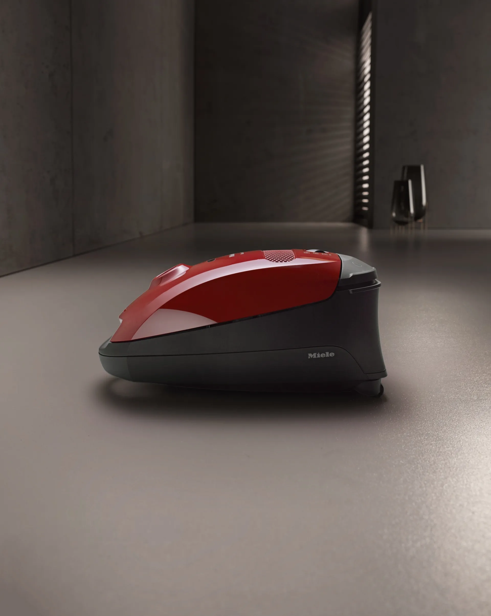 classic_c_junior_rosso_ma_3.webp Miele Aspirapolvere Con Sacco | Classic C1 Junior Rosso mango