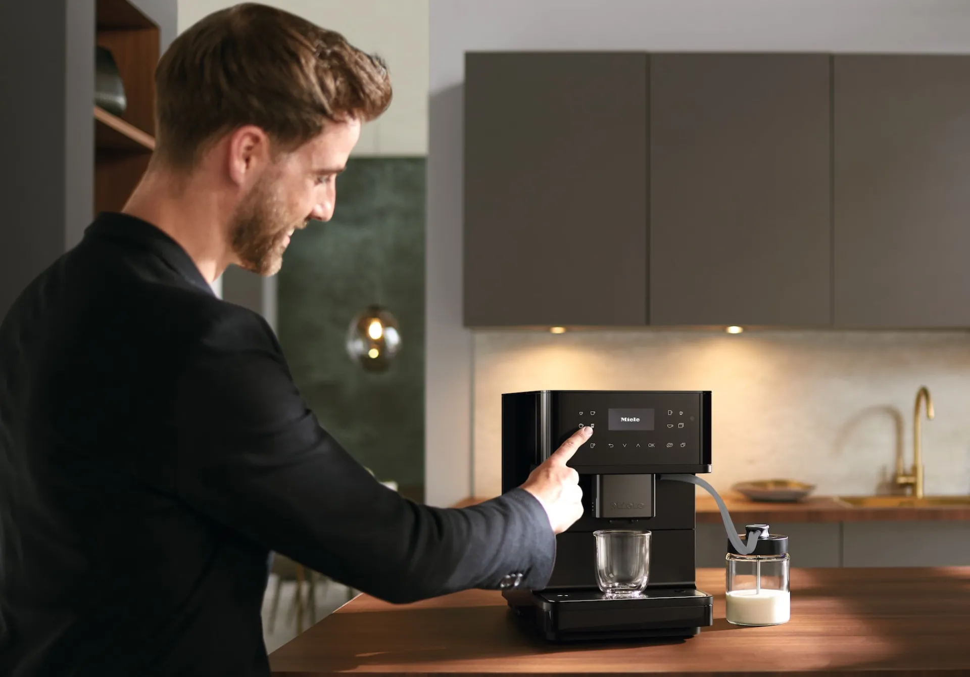 cm___edition_nero_ossidia_4.webp Miele Macchine Per Il Caffè | CM 6360 125 Edition Nero ossidiana opaco - Matt Black Nero ossidiana opaco Matt Black