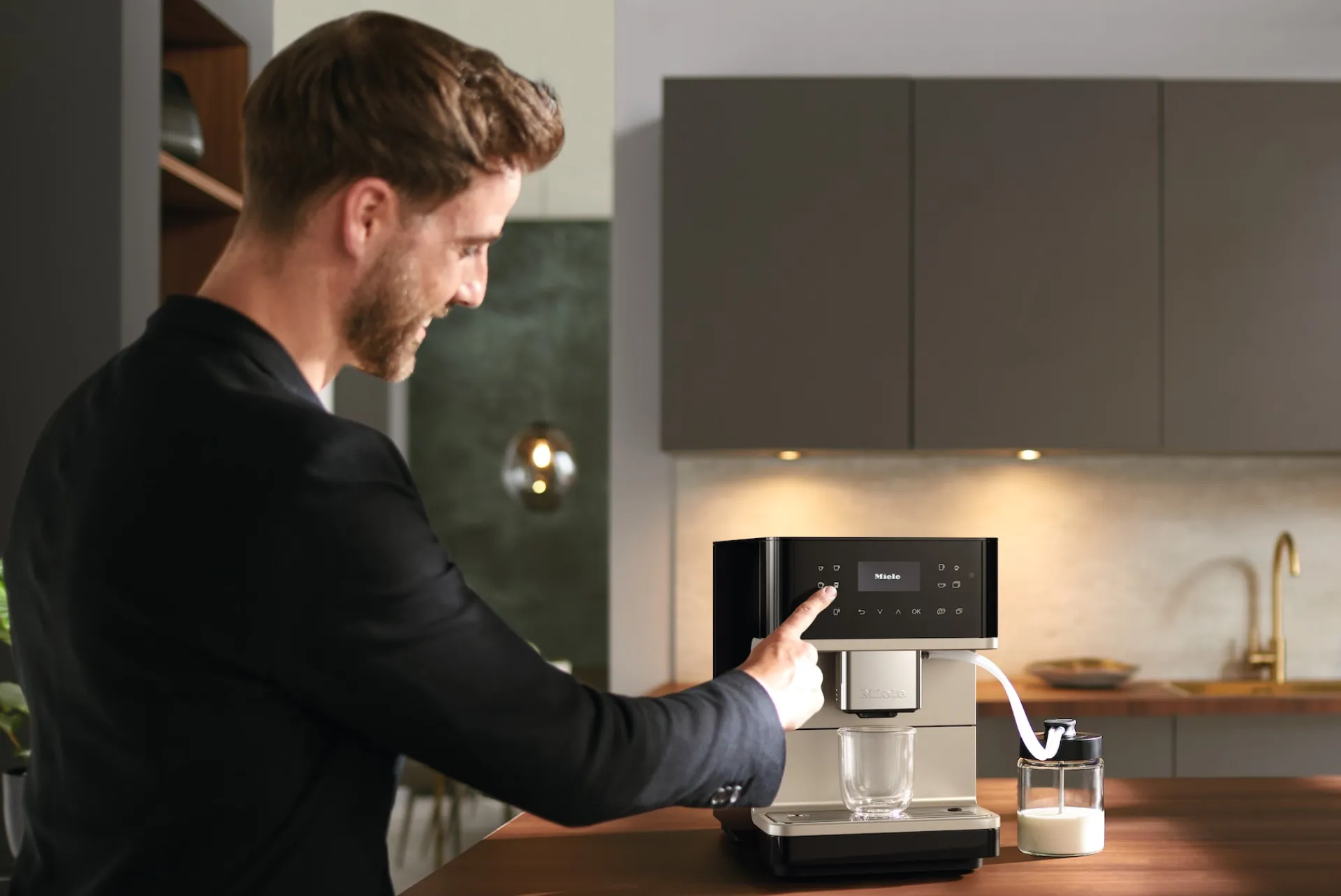 cm__milkperfection_nero_o_6-1.webp Miele Macchine Per Il Caffè | CM 6360 MilkPerfection Nero ossidiana CM