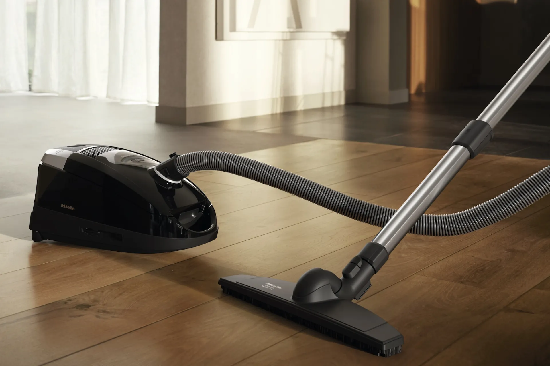 compact_c_parquet_xl_nero_5.webp Miele Aspirapolvere Con Sacco | Compact C2 Parquet XL Nero ossidiana