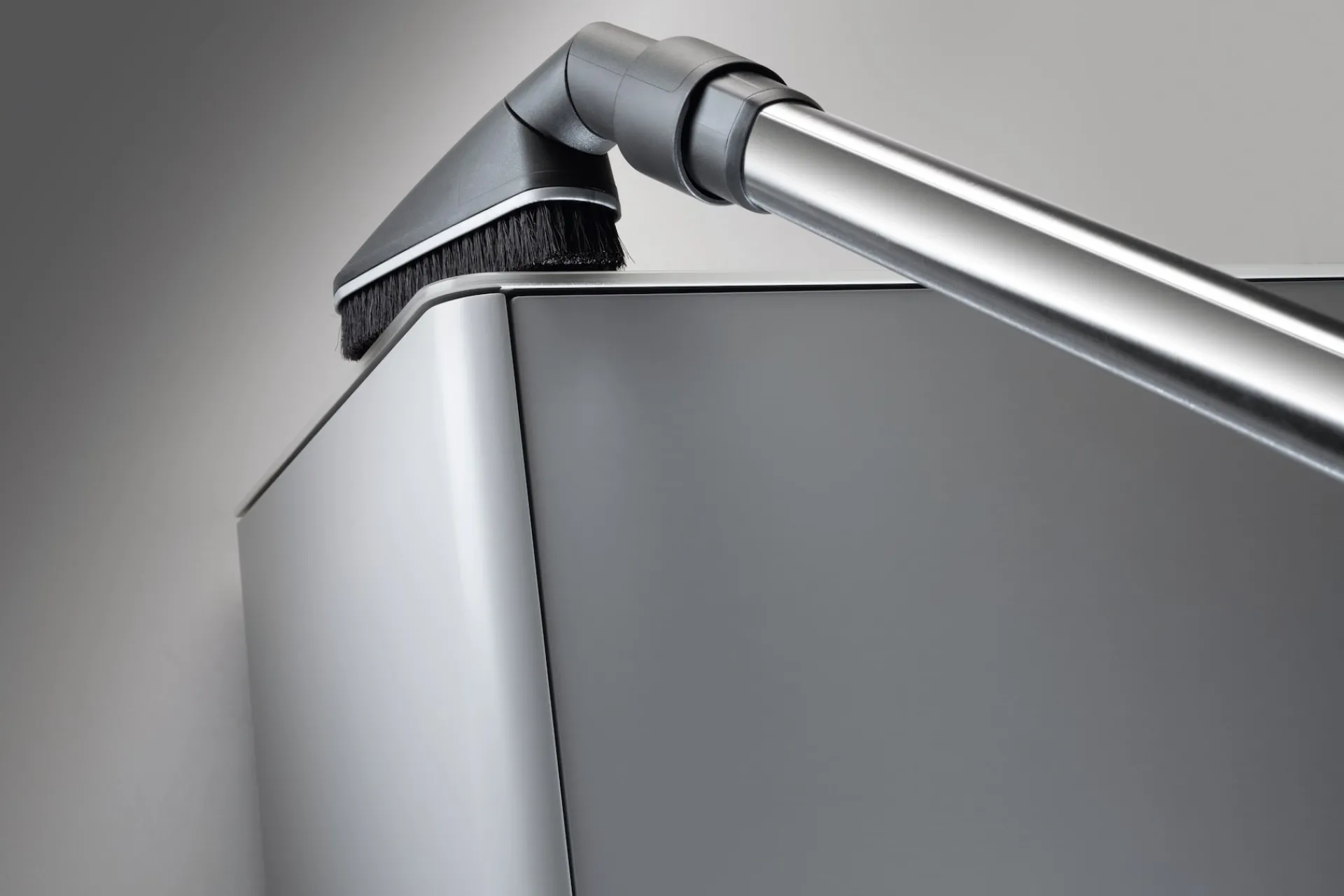 spazzola_universale_regol_4.webp Miele Accessori Speciali E Kit | Spazzola universale regolabile in modo flessibile con setole naturali